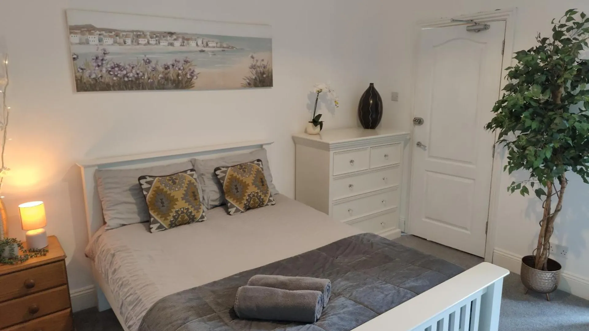 Cosy Bee And Apartment Bournemouth Bed & Breakfast