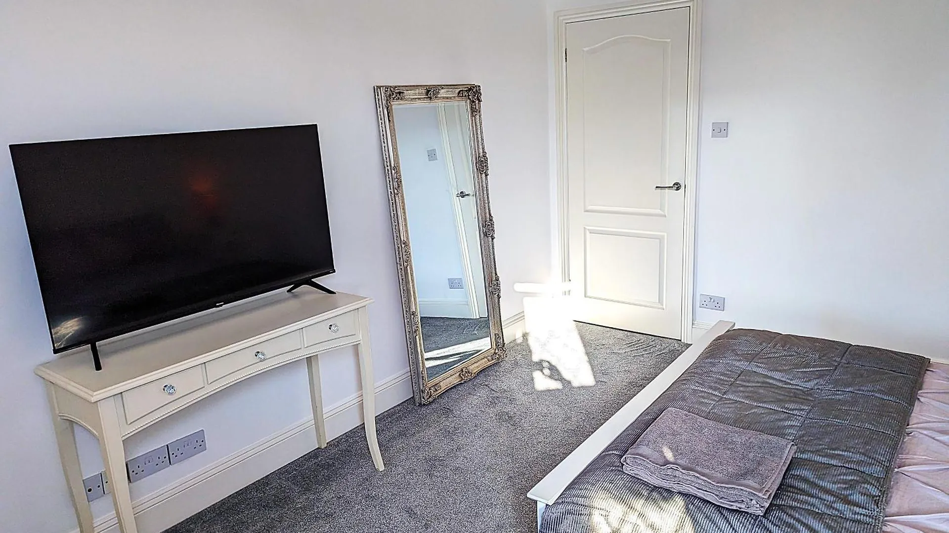Cosy Bee And Apartment Bournemouth Bed & Breakfast