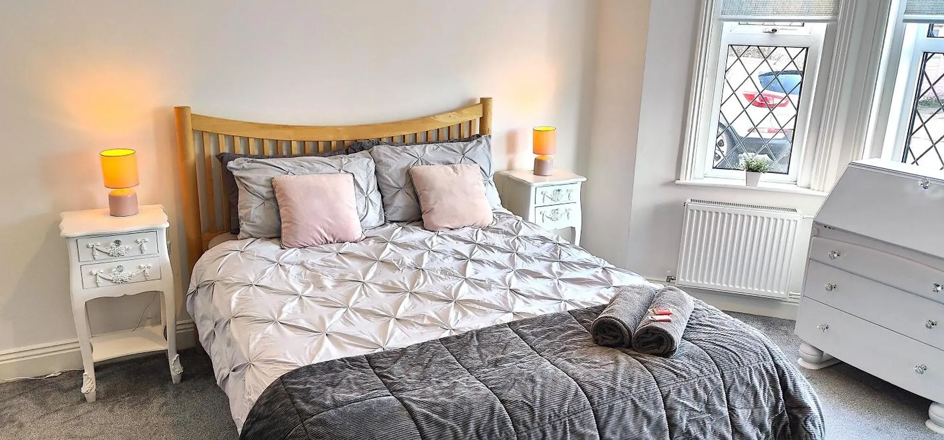 Cosy Bee And Apartment contacts