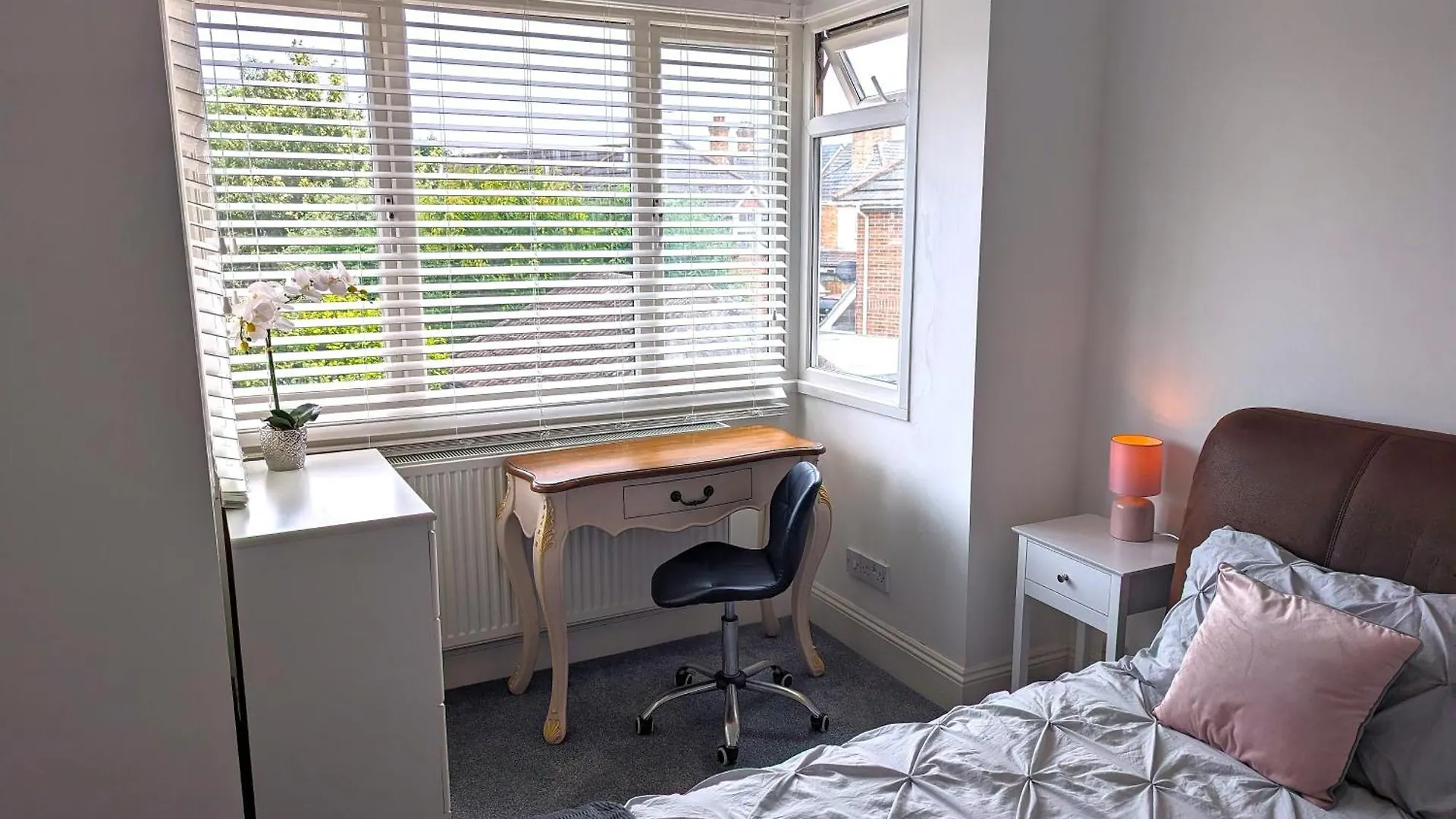 Cosy Bee And Apartment Bournemouth Bed & Breakfast