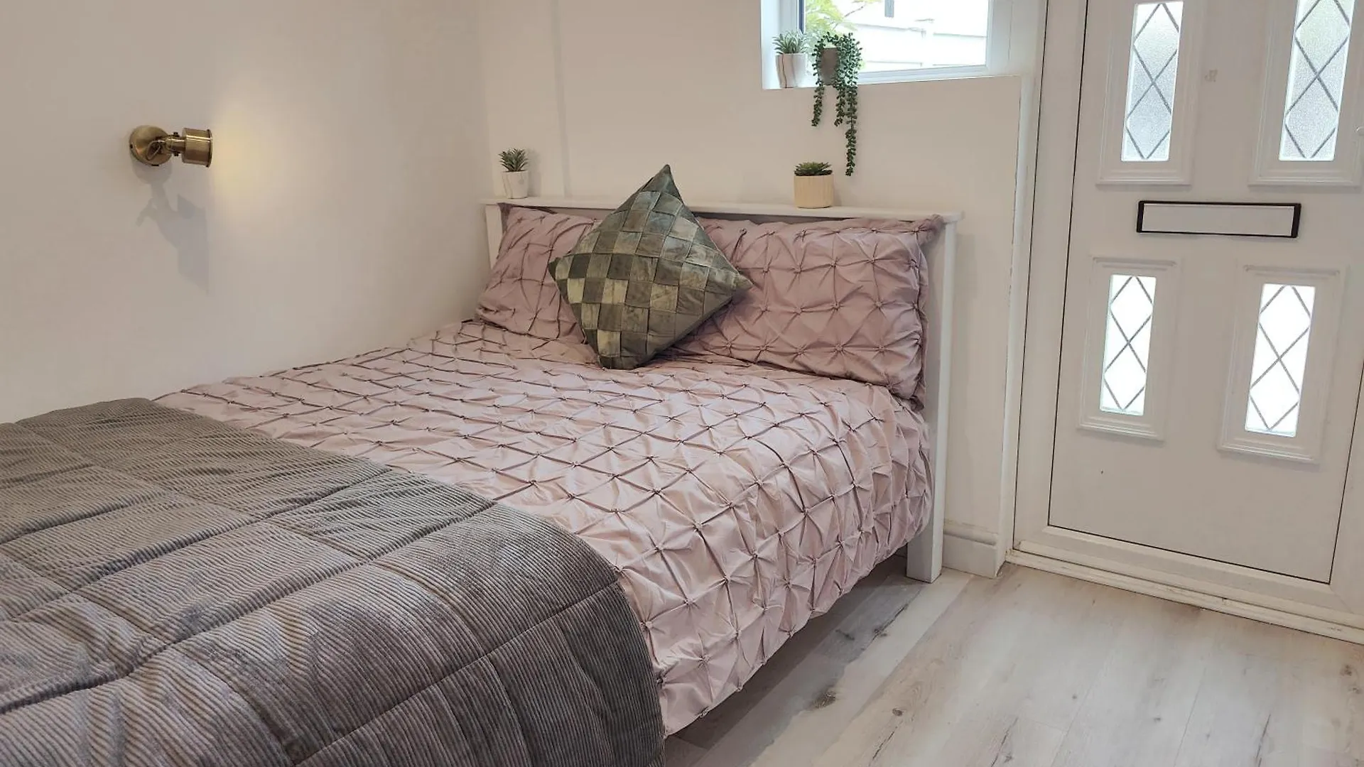 Cosy Bee And Apartment Bournemouth Bed & Breakfast